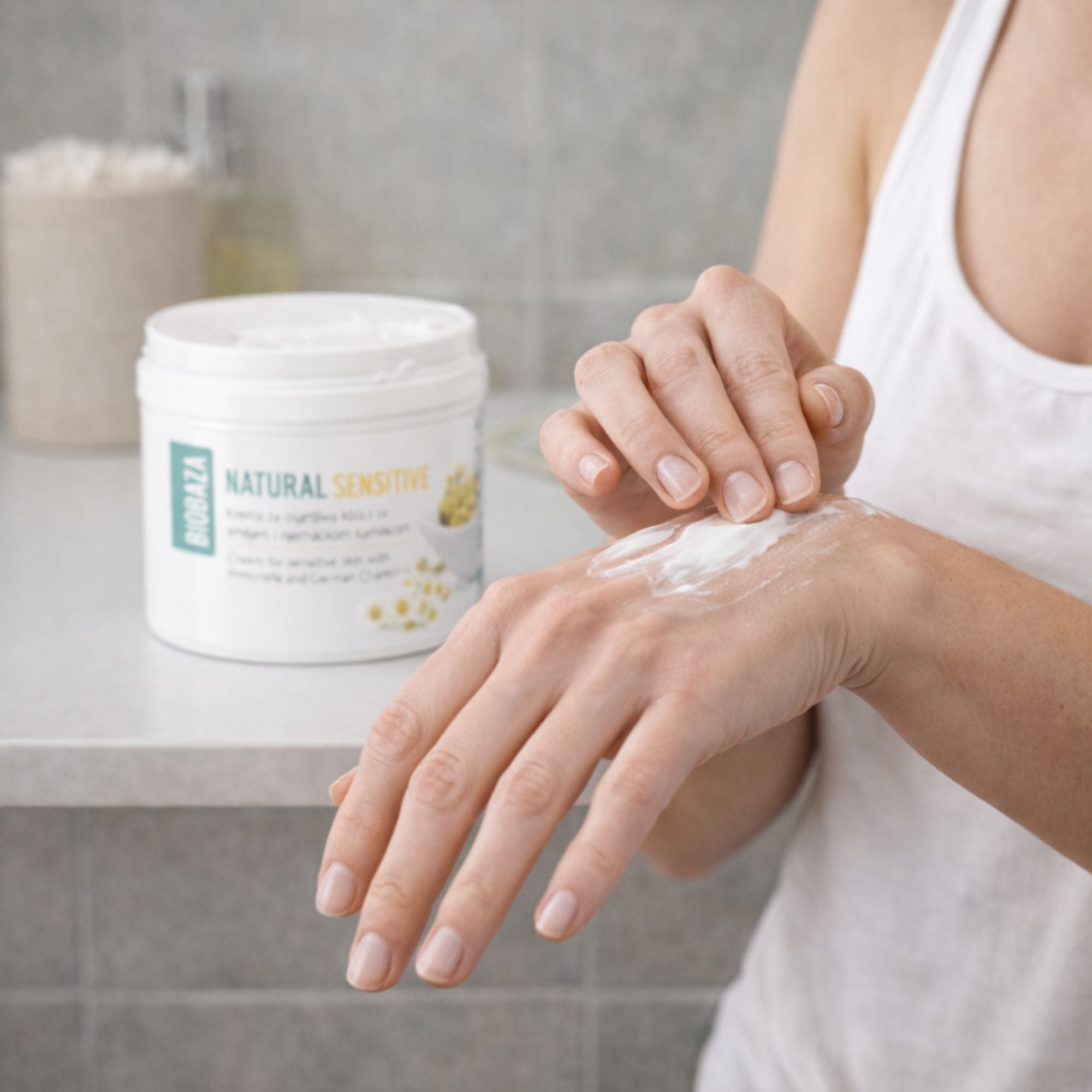 BIOBAZA Natürliche Pflegecreme für empfindliche Haut – Beruhigende Feuchtigkeitspflege mit Kamille & Immortelle